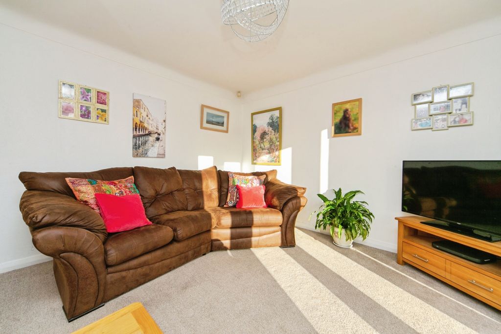 Property photo 3 of 15