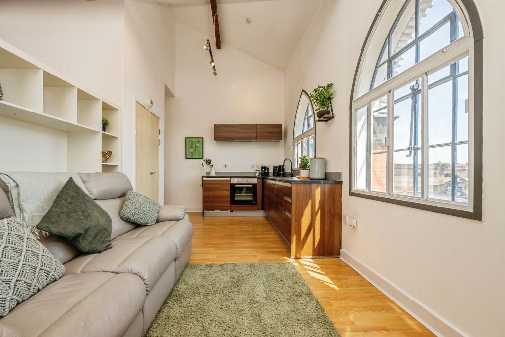 Property photo 3 of 27