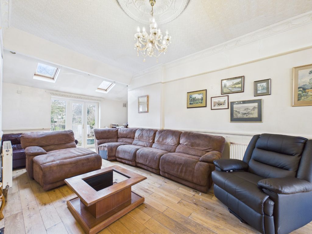 Property photo 2 of 27 4863234