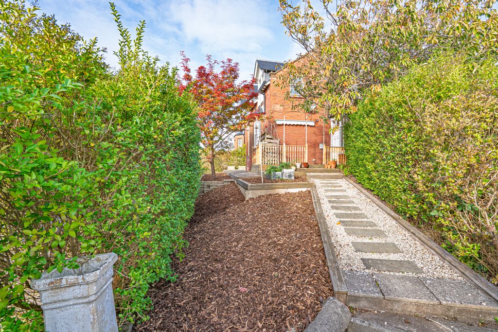 Property photo 2 of 34