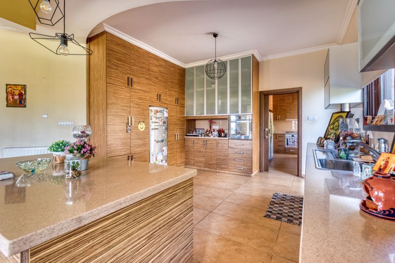 Property photo 2 of 25 Kitchen