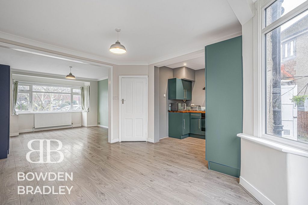 Property photo 3 of 23