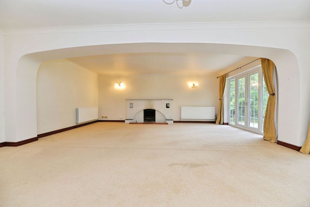 Property photo 3 of 26