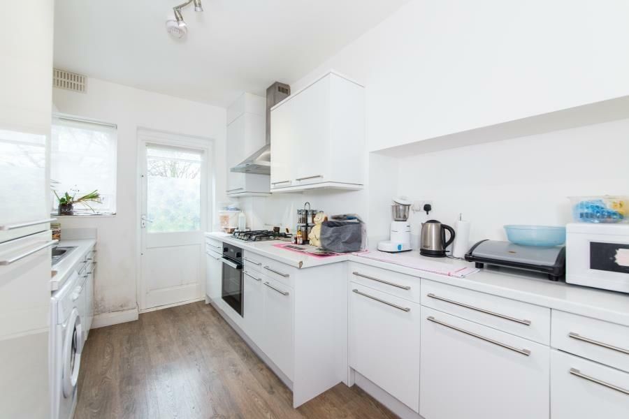 Property photo 3 of 6 Kitchen