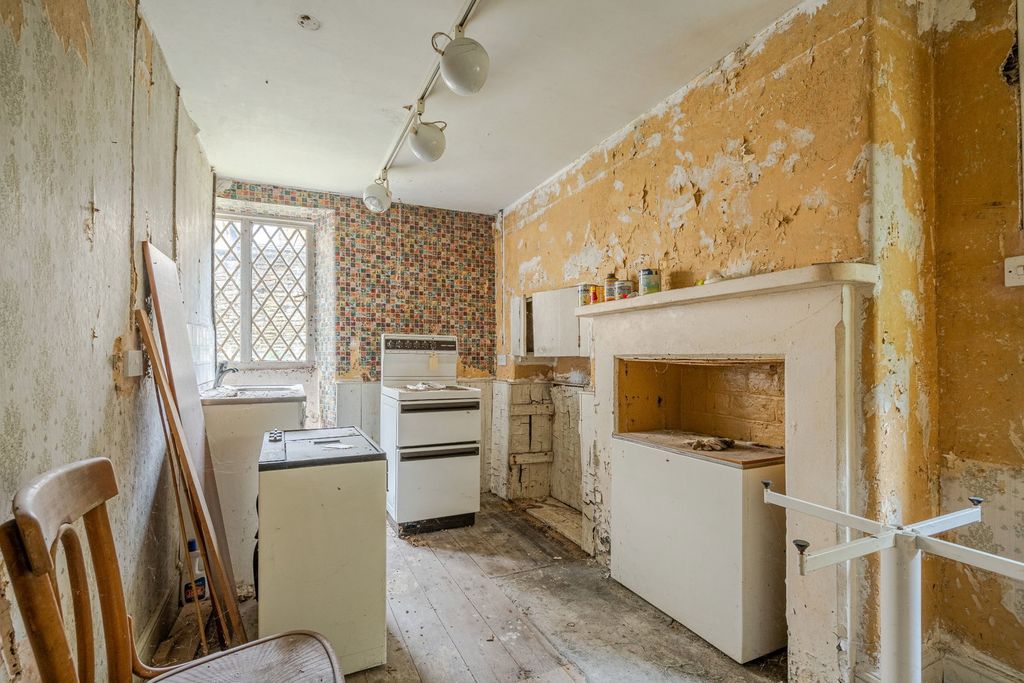 Property photo 3 of 11