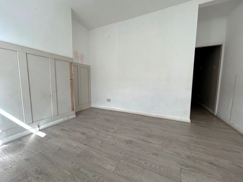 Property photo 2 of 9 Hh