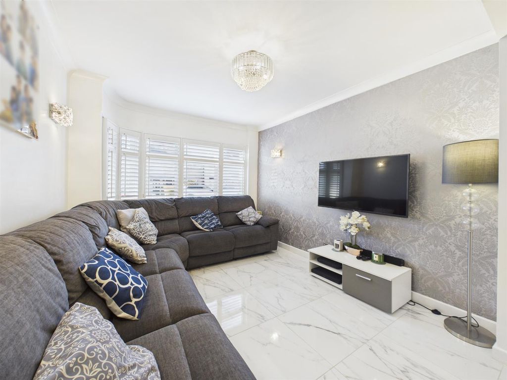 Property photo 2 of 19 Cam05080G0-Pr0275-Still010.Jpg