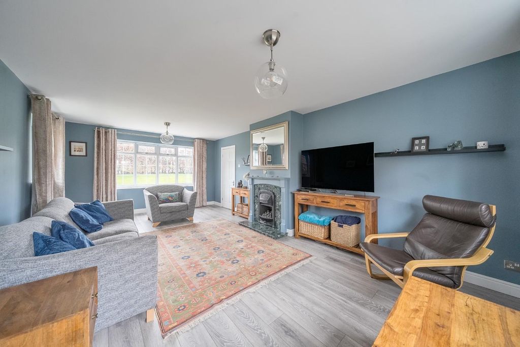 Property photo 2 of 19 1429216-13-69B81E0565499.Jpg