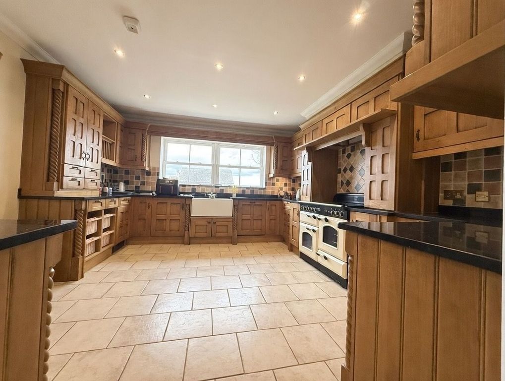 Property photo 3 of 24