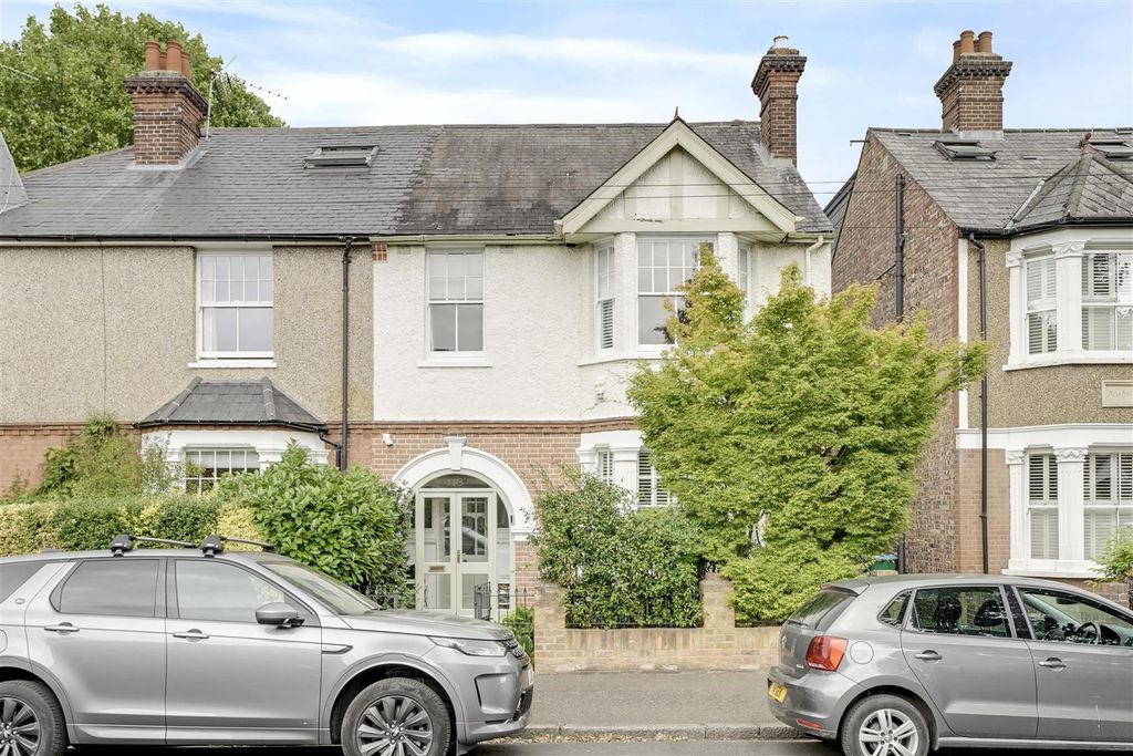 Property photo 1 of 11