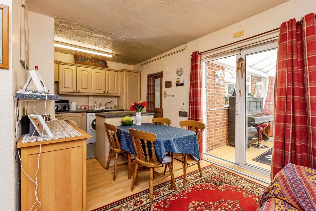 Property photo 2 of 17