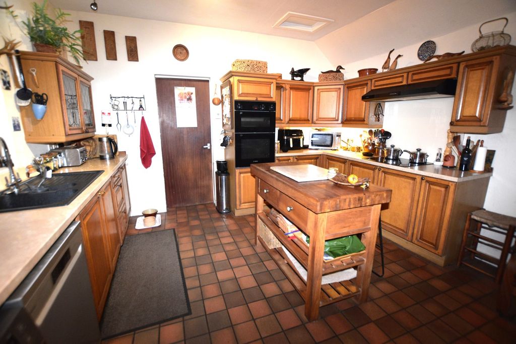 Property photo 3 of 24