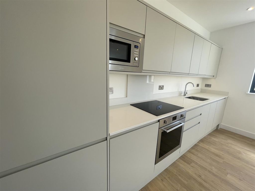 Property photo 2 of 32