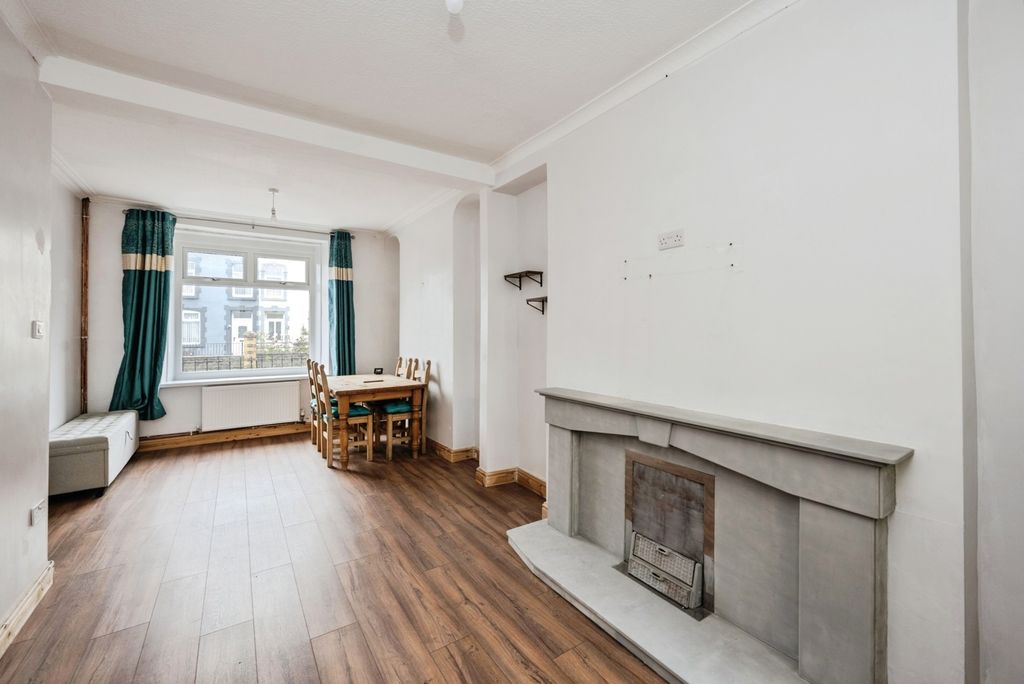 Property photo 2 of 21 Pbox-Img.Jpg