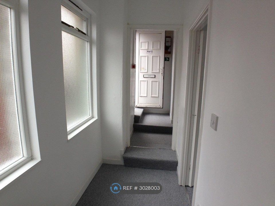 Property photo 2 of 9 Hallway