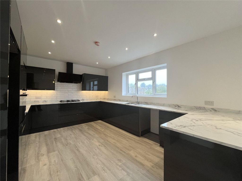 Property photo 2 of 18 Picture No. 04