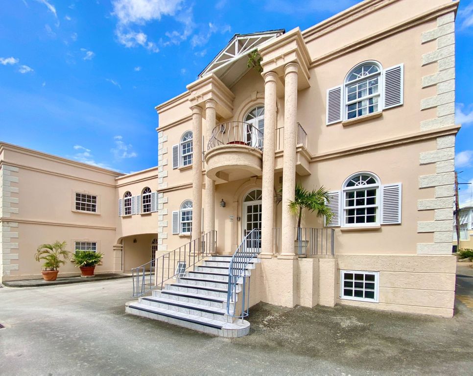 Property photo 1 of 32