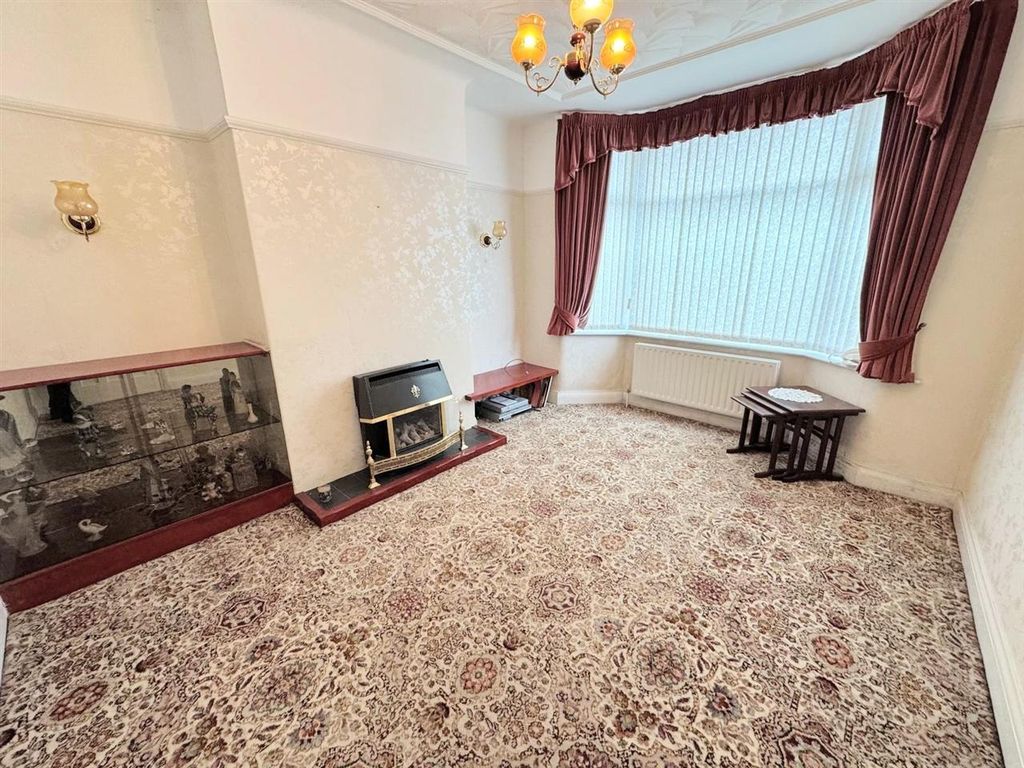Property photo 3 of 14 Front Lounge