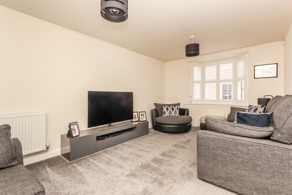 Property photo 2 of 19 Lounge
