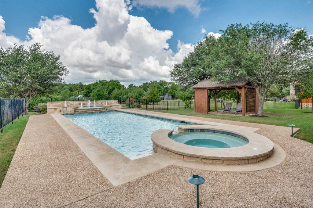 Property photo 1 of 31