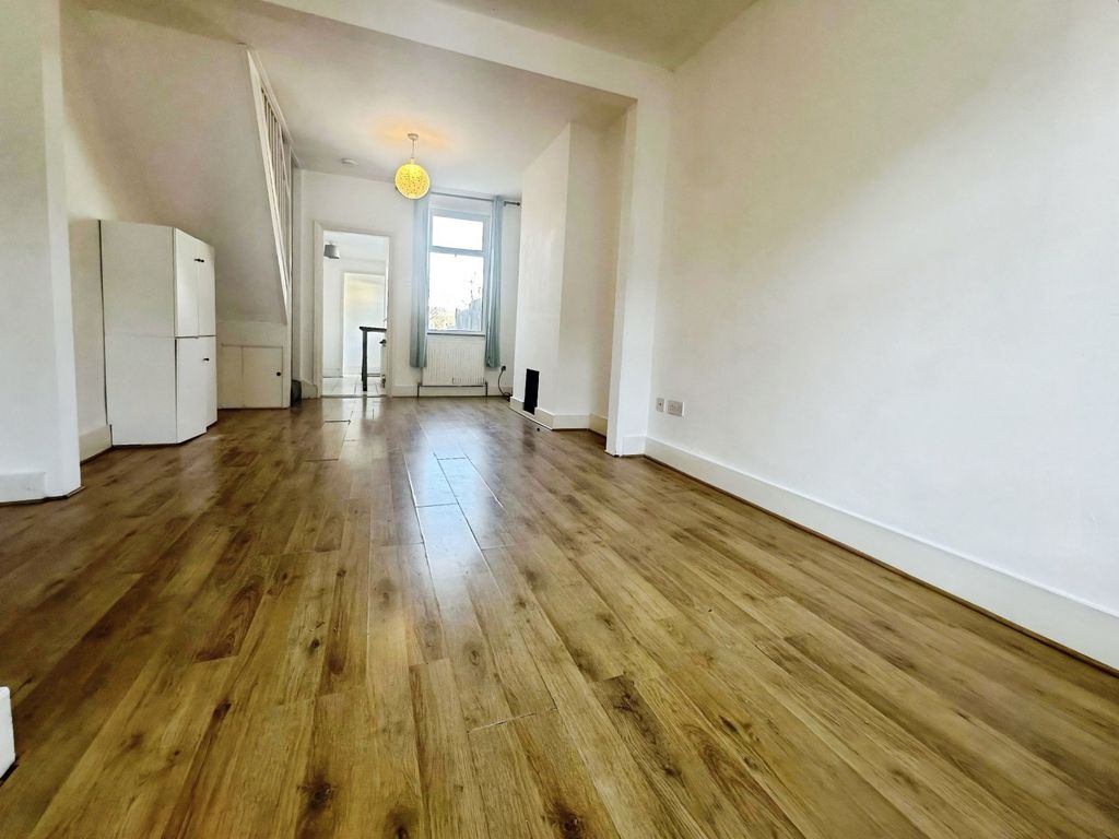 Property photo 1 of 8 93A96B31-F7d74B10...