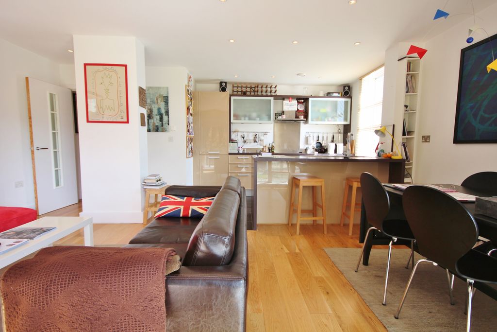 Property photo 2 of 11