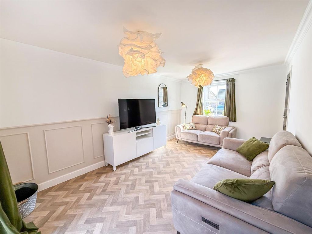 Property photo 3 of 42