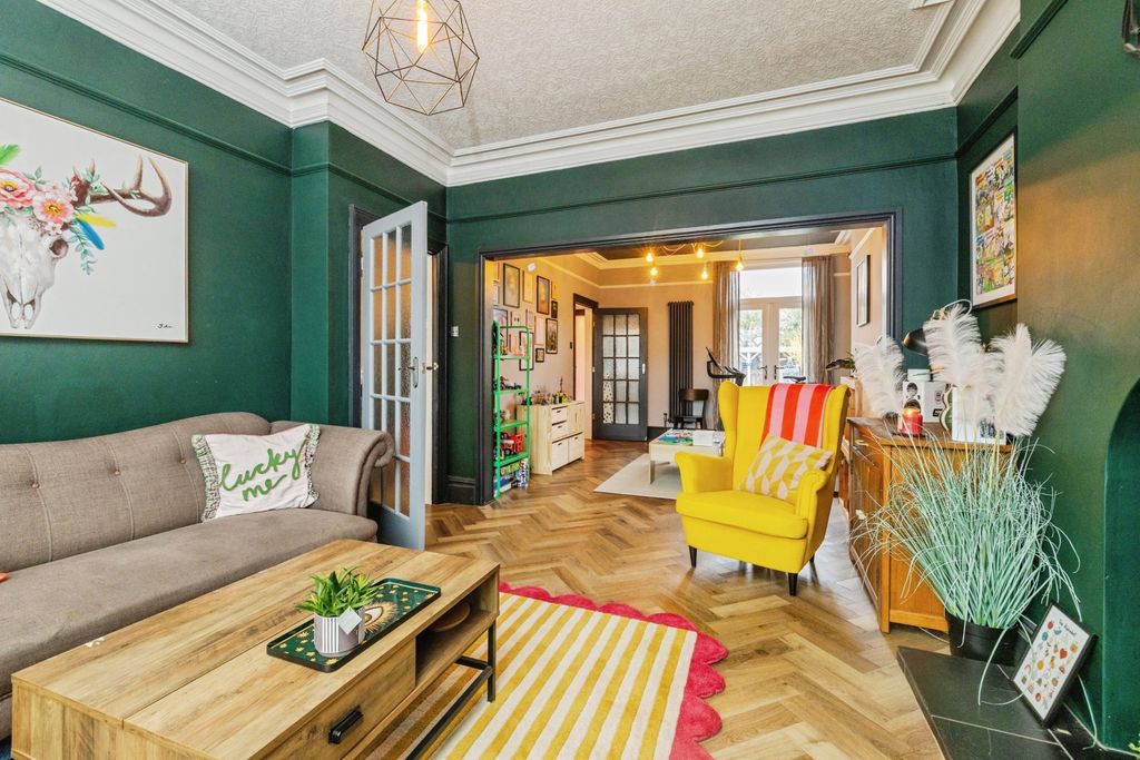 Property photo 3 of 20 2026-03-06-102Hykehamroad008