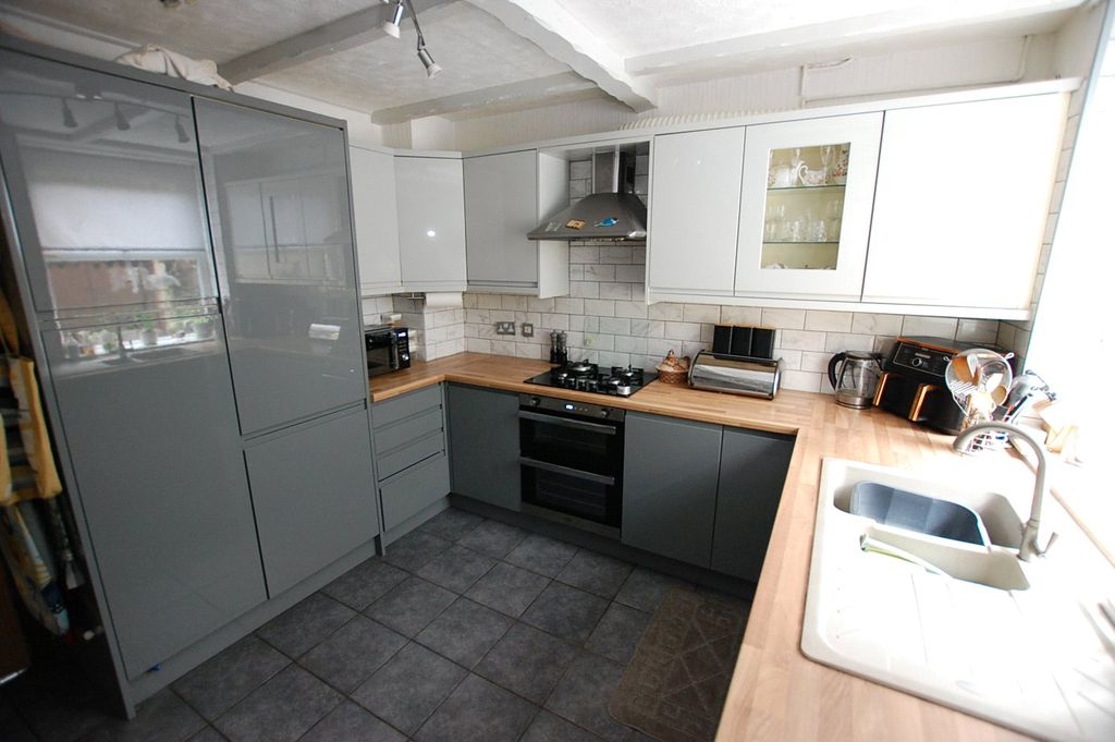 Property photo 3 of 12 Picture No. 11