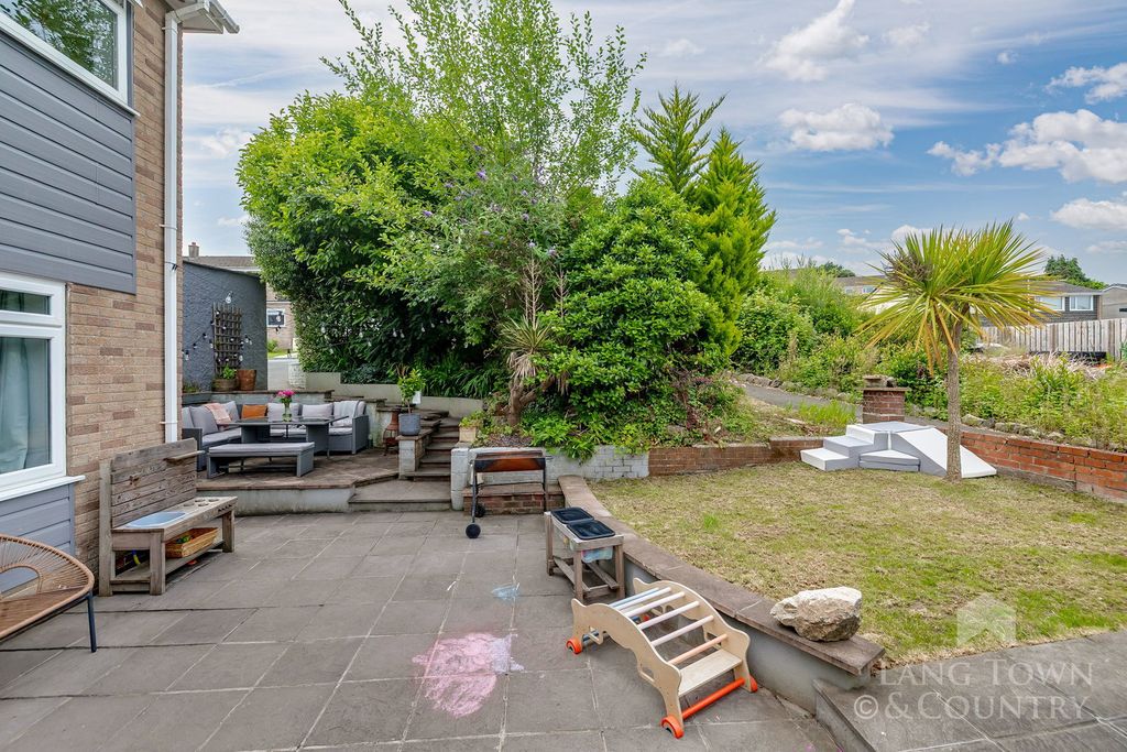 Property photo 3 of 17