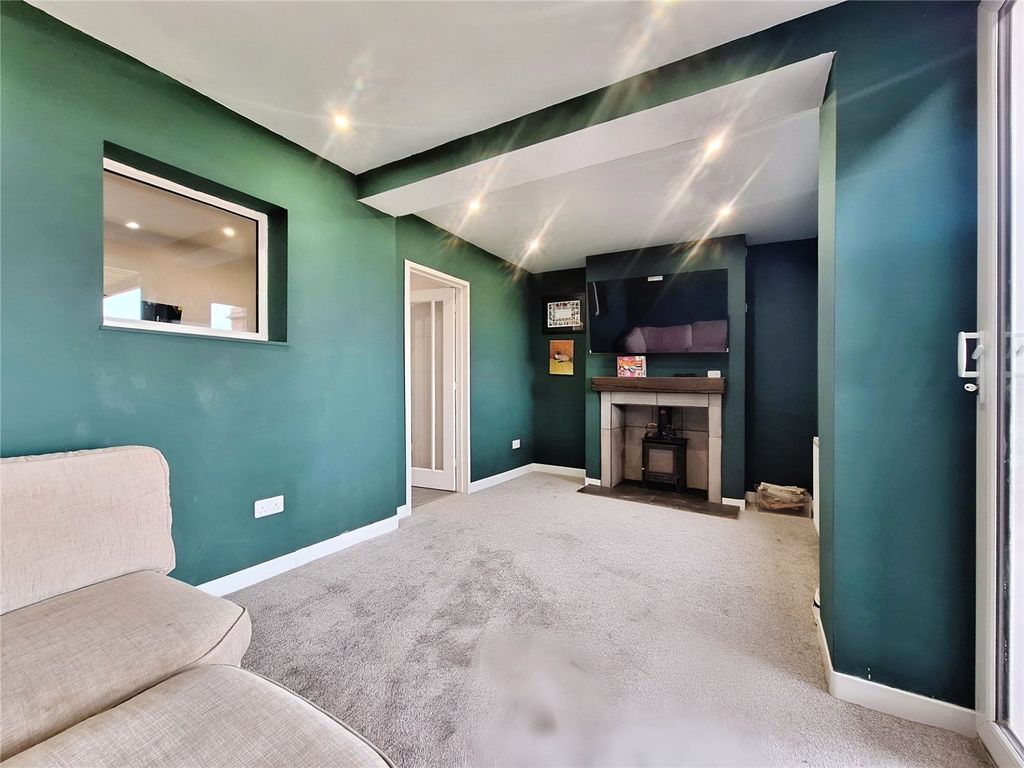 Property photo 2 of 15 Lounge