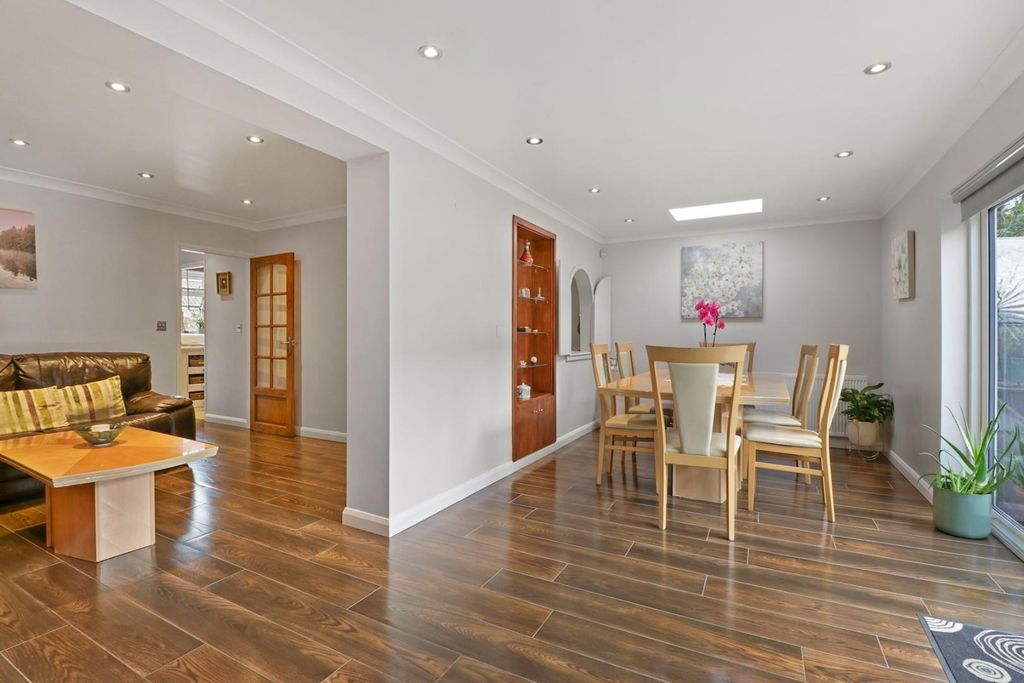 Property photo 1 of 15 04-438078635 - Am - 2 Thornsett Place Se20 7Xd-12