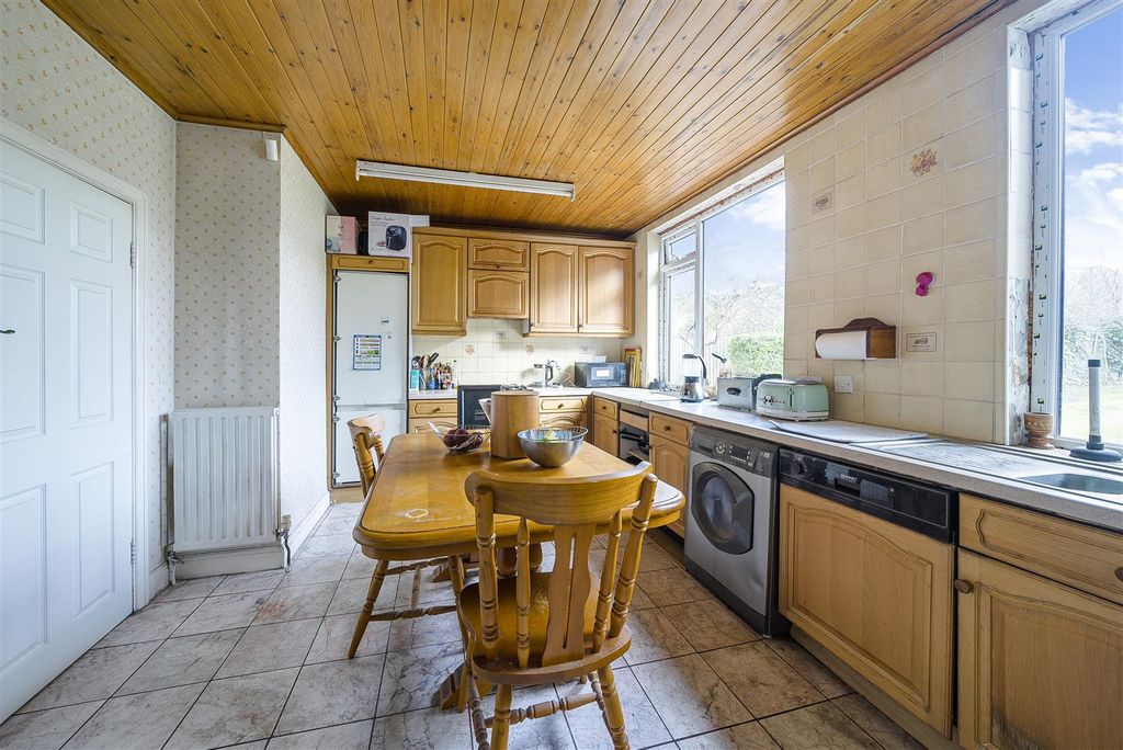 Property photo 3 of 14 Kitchen.Jpg