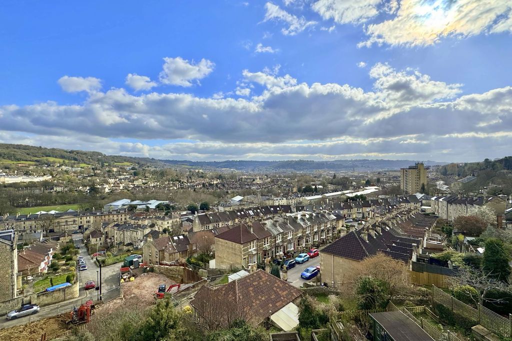 Property photo 2 of 22