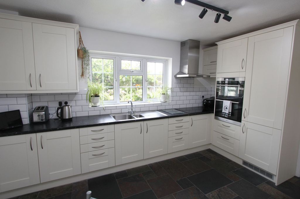 Property photo 2 of 45