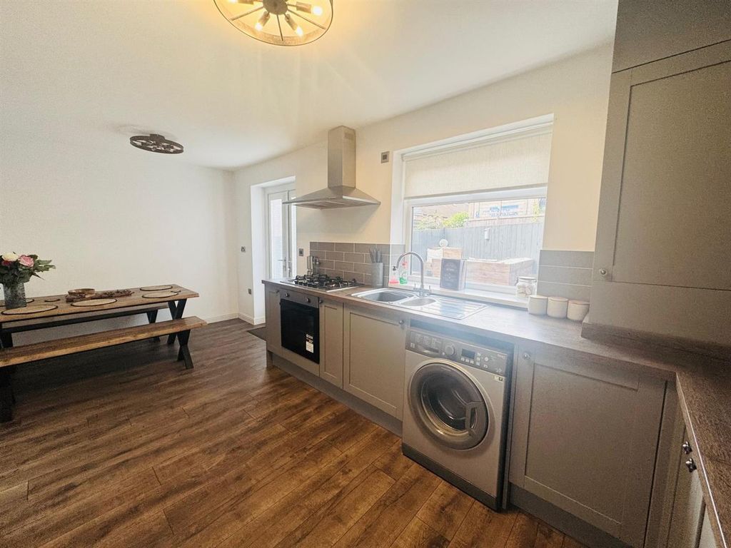 Property photo 2 of 15 Kitchen Diner