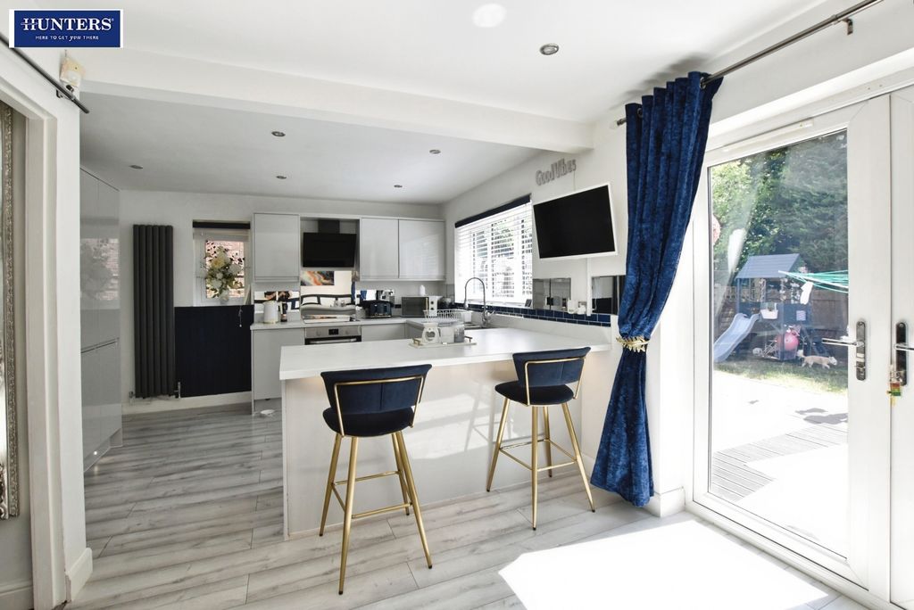 Property photo 1 of 28 Kitchen/Diner