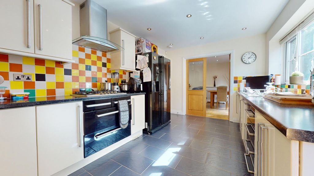 Property photo 3 of 36 4478302