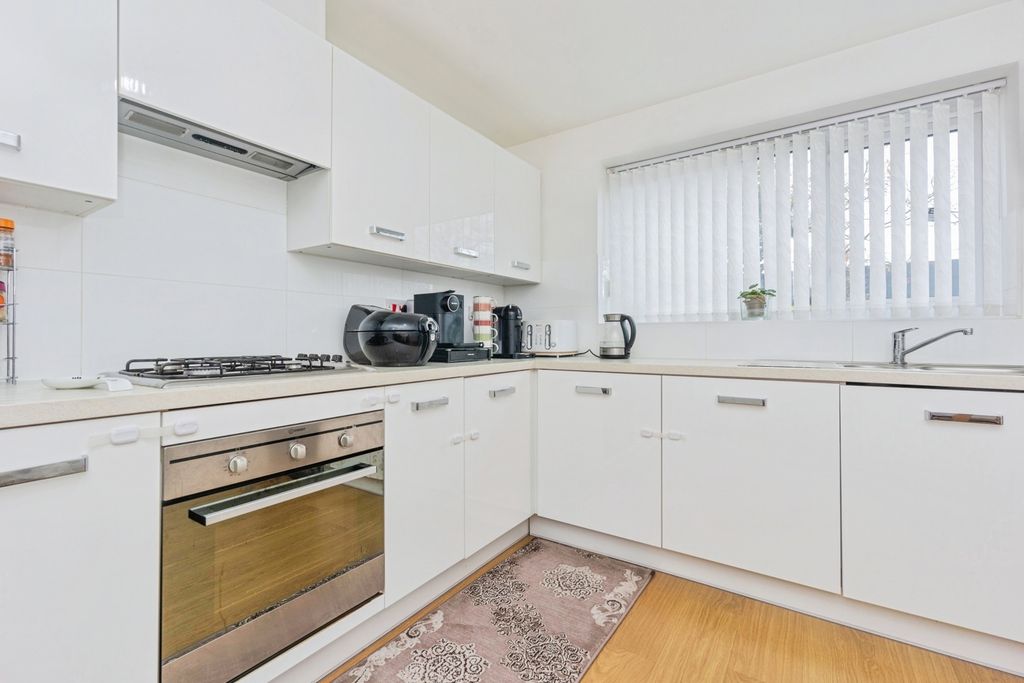 Property photo 2 of 17 Photo