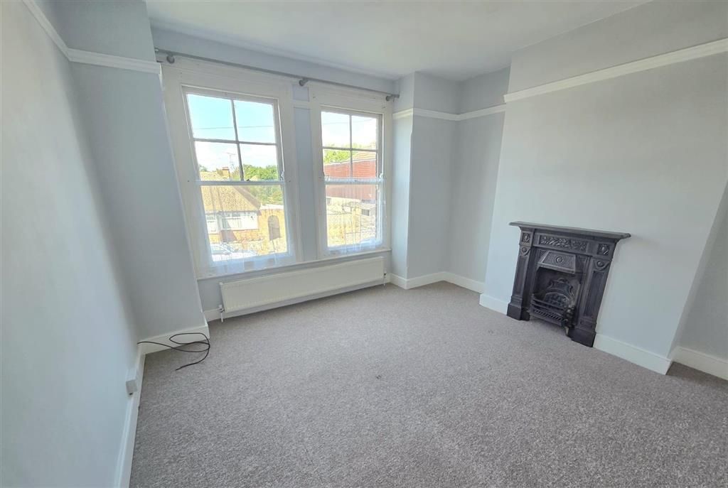 Property photo 1 of 8 Lounge