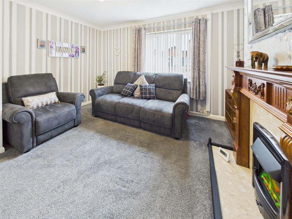 Property photo 2 of 13 Lounge