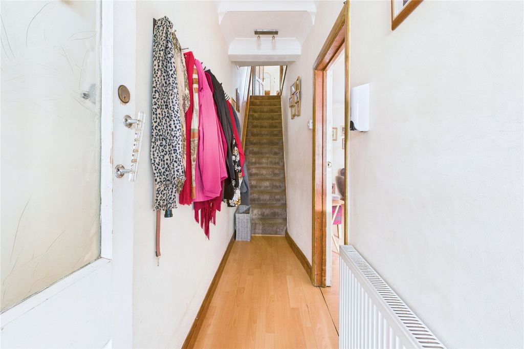 Property photo 2 of 20 Picture No. 24