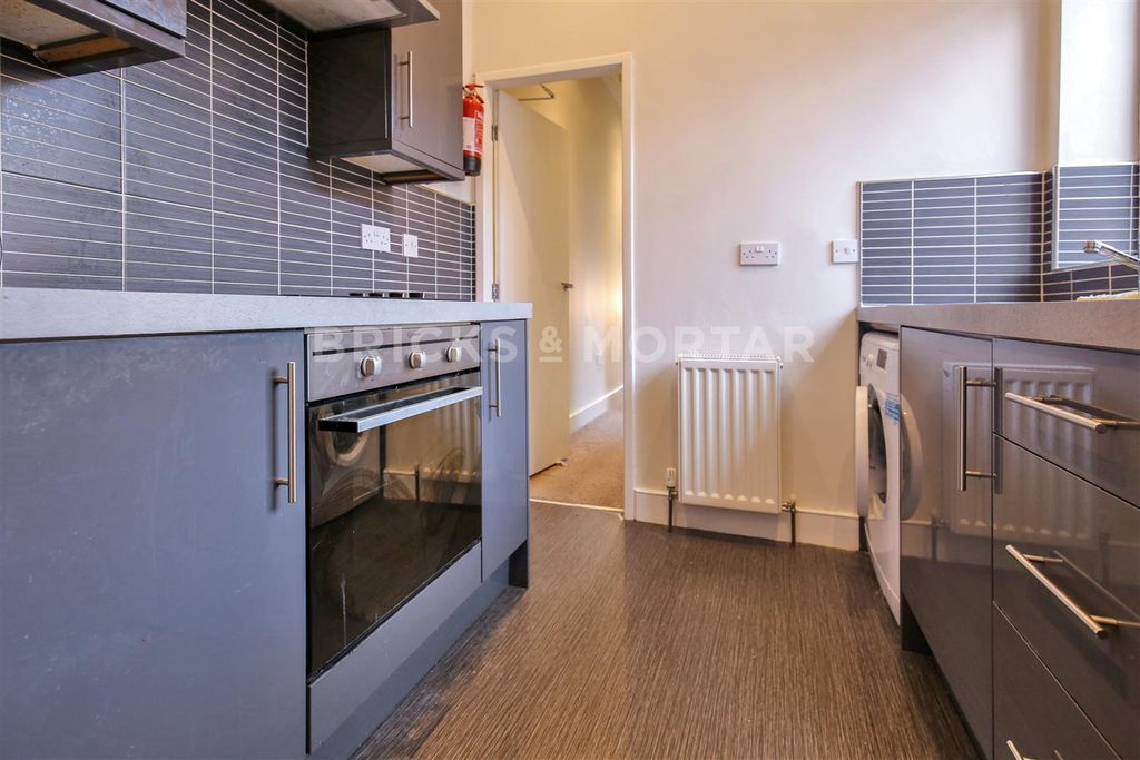 Property photo 2 of 9 5T4Yxdxb7Evfwk6N.Jpg