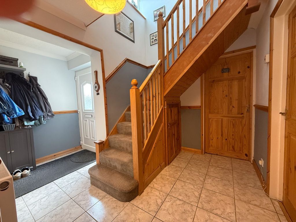 Property photo 2 of 20 Entrance Hall