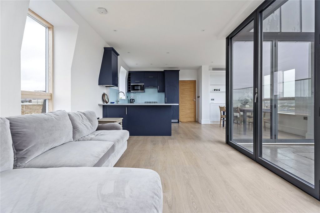 Property photo 3 of 20 Picture No. 02