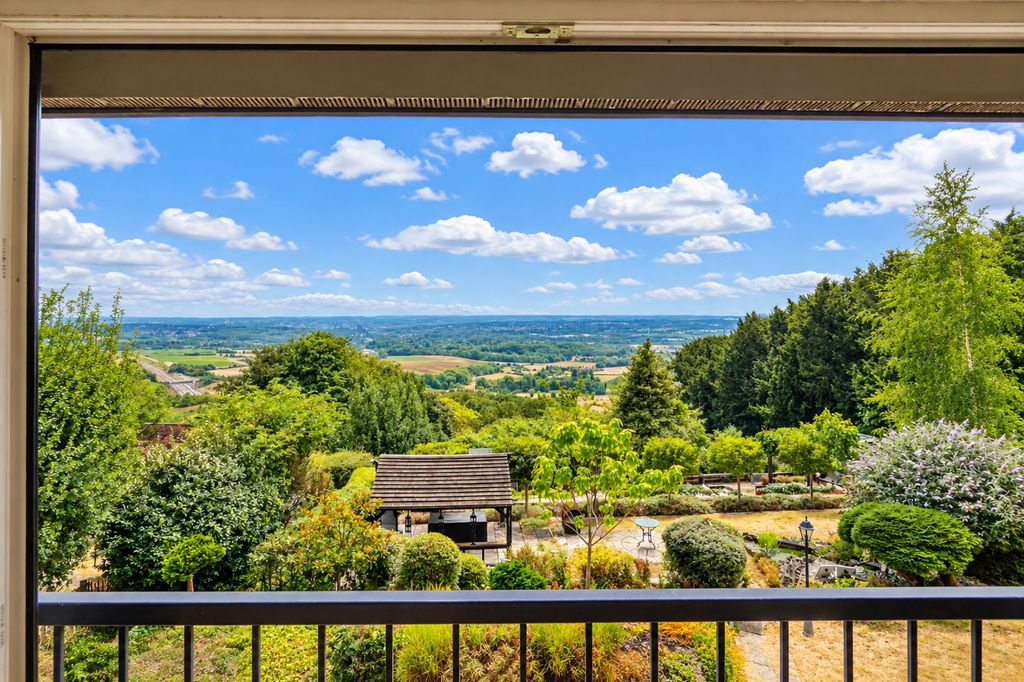 Property photo 3 of 33