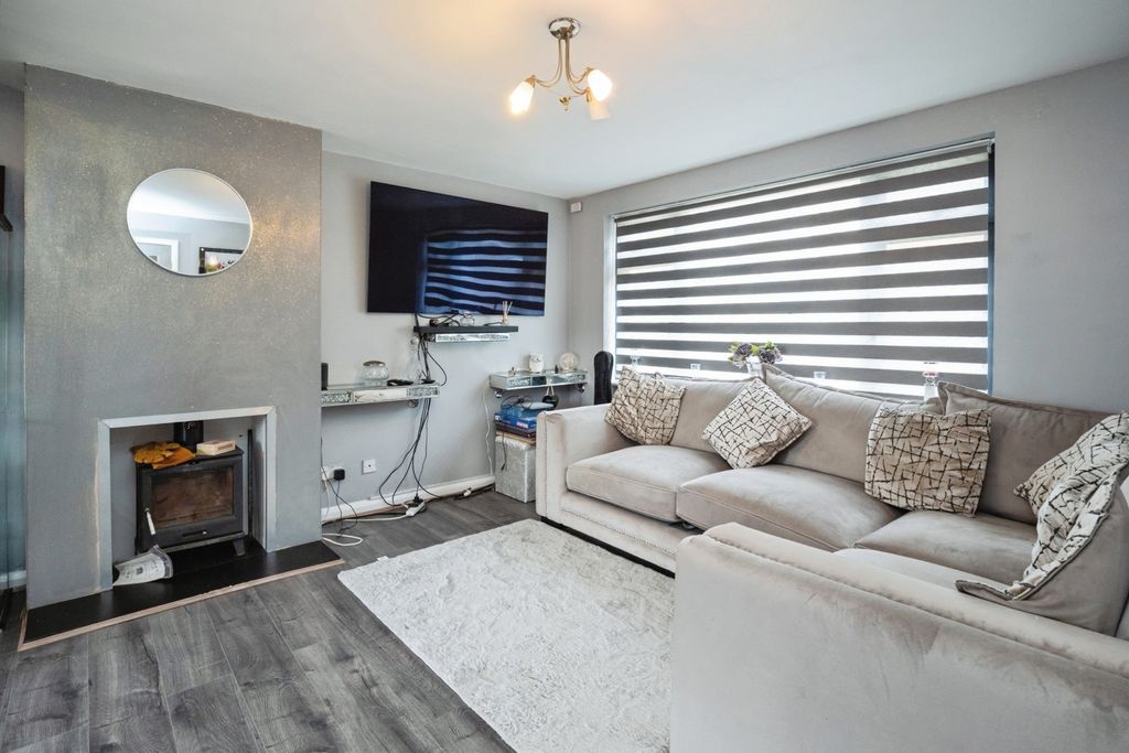 Property photo 2 of 18 Living Room