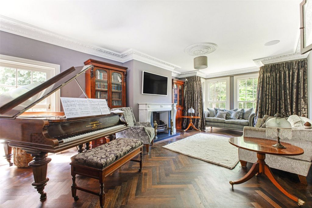 Property photo 3 of 22 Sitting Room
