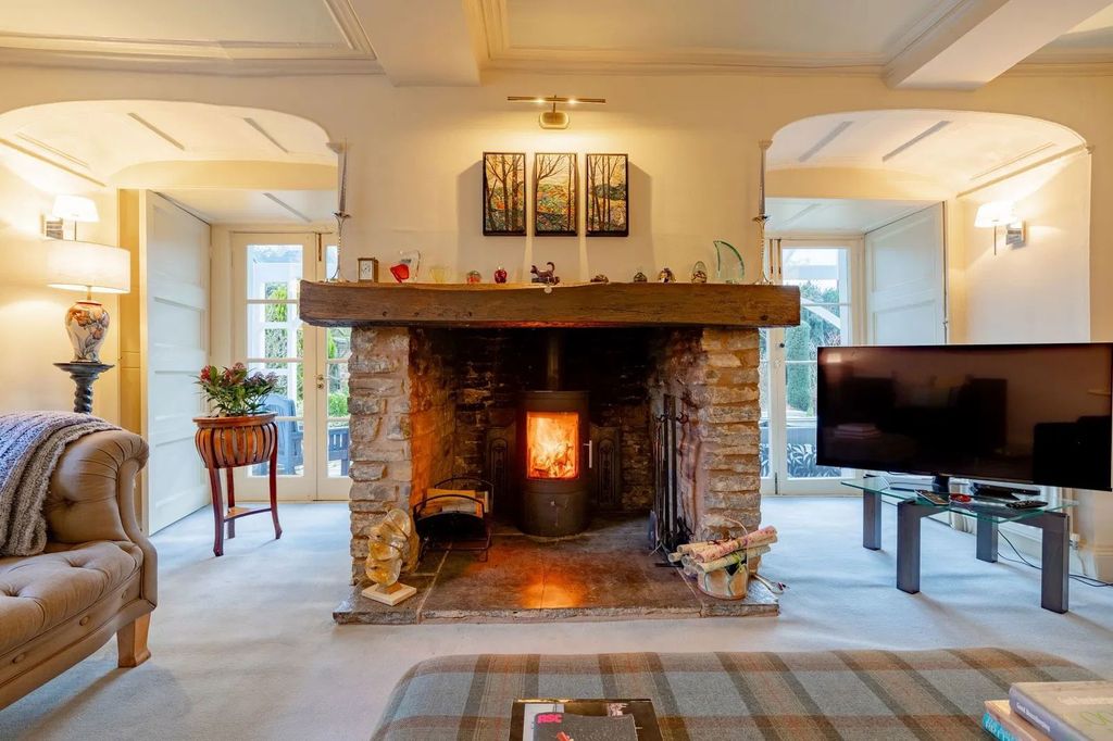 Property photo 3 of 38