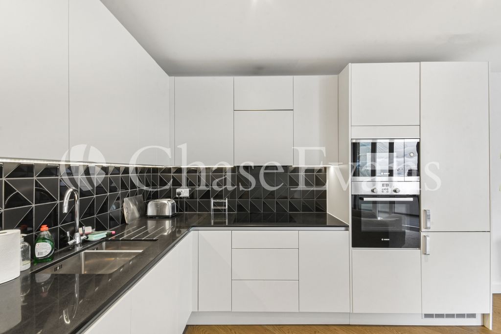 Property photo 3 of 17 Tarling House, Eleph